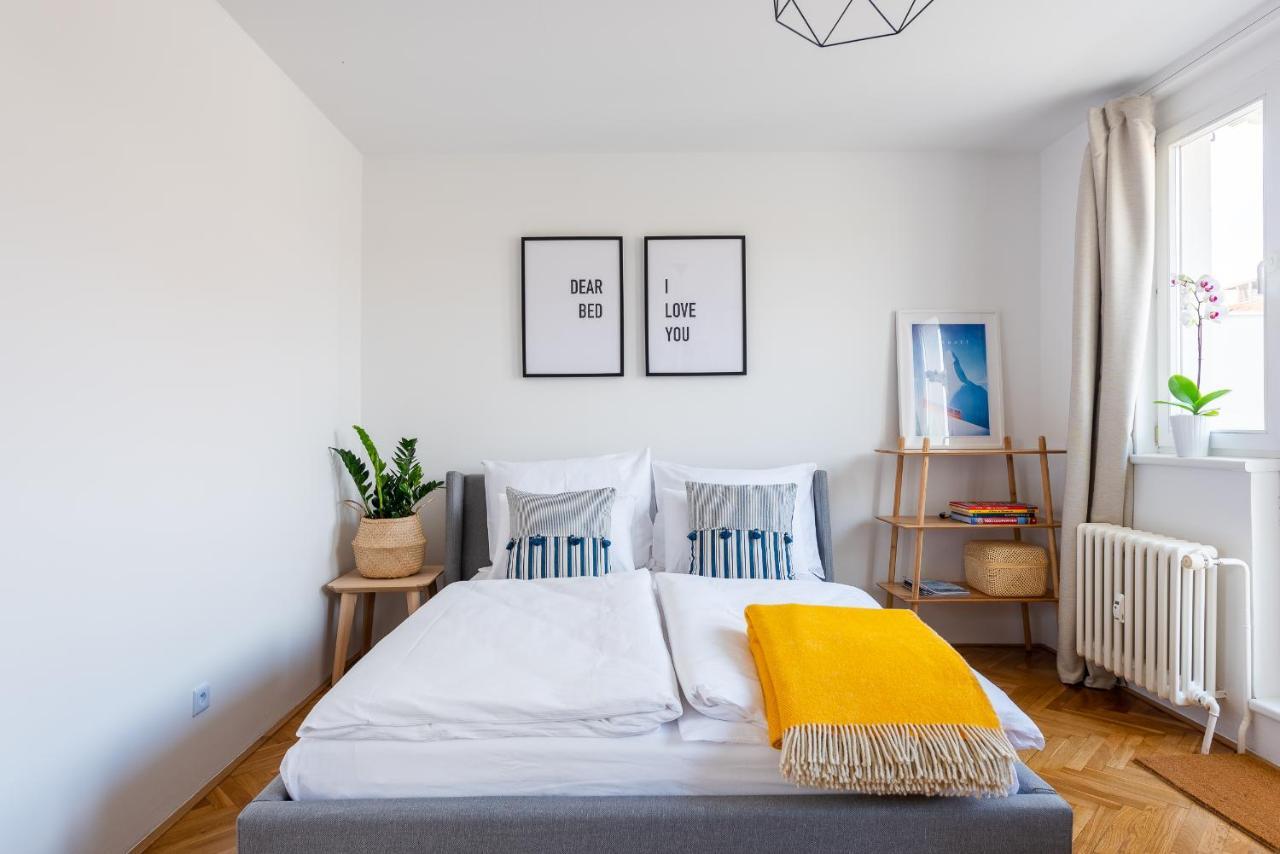 Bright Charming Apt With Terrace, Parking & Airco. Prag Exteriör bild