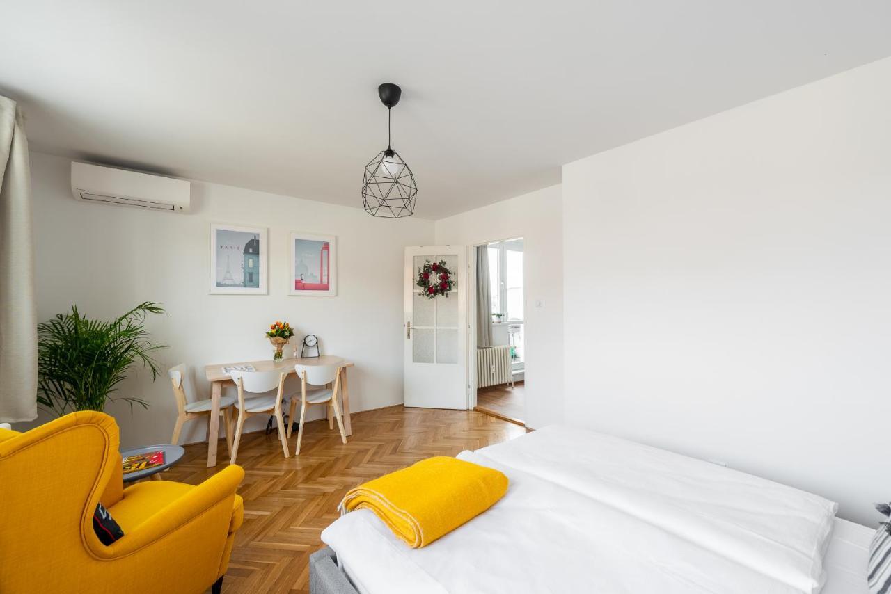 Bright Charming Apt With Terrace, Parking & Airco. Prag Exteriör bild