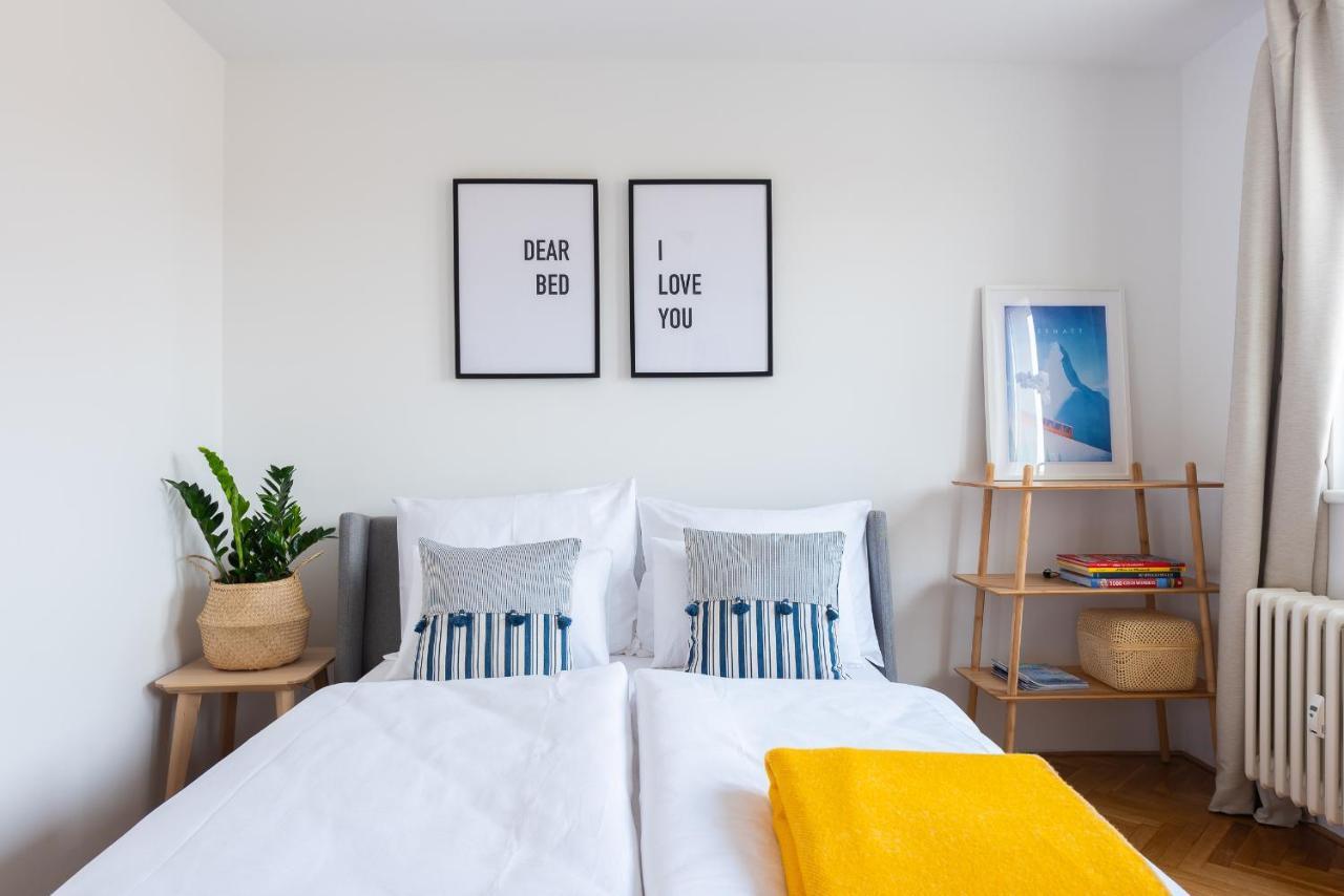 Bright Charming Apt With Terrace, Parking & Airco. Prag Exteriör bild